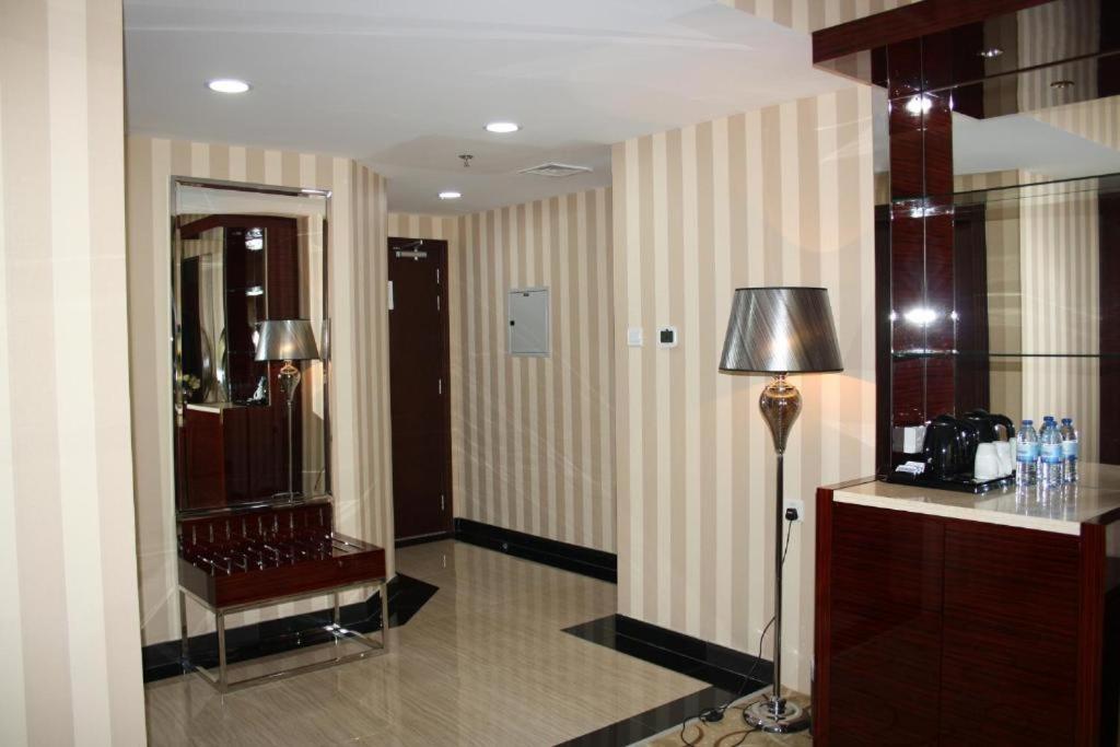 Al Azmi Hotel 115 Sharjah Luaran gambar