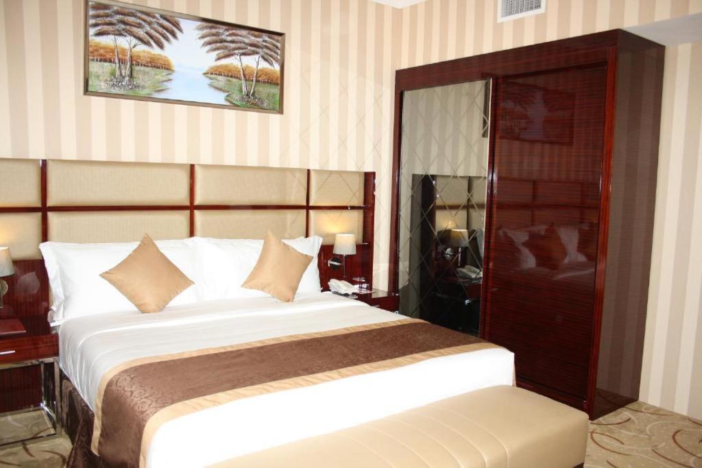 Al Azmi Hotel 115 Sharjah Luaran gambar