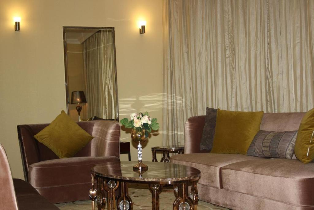 Al Azmi Hotel 115 Sharjah Luaran gambar