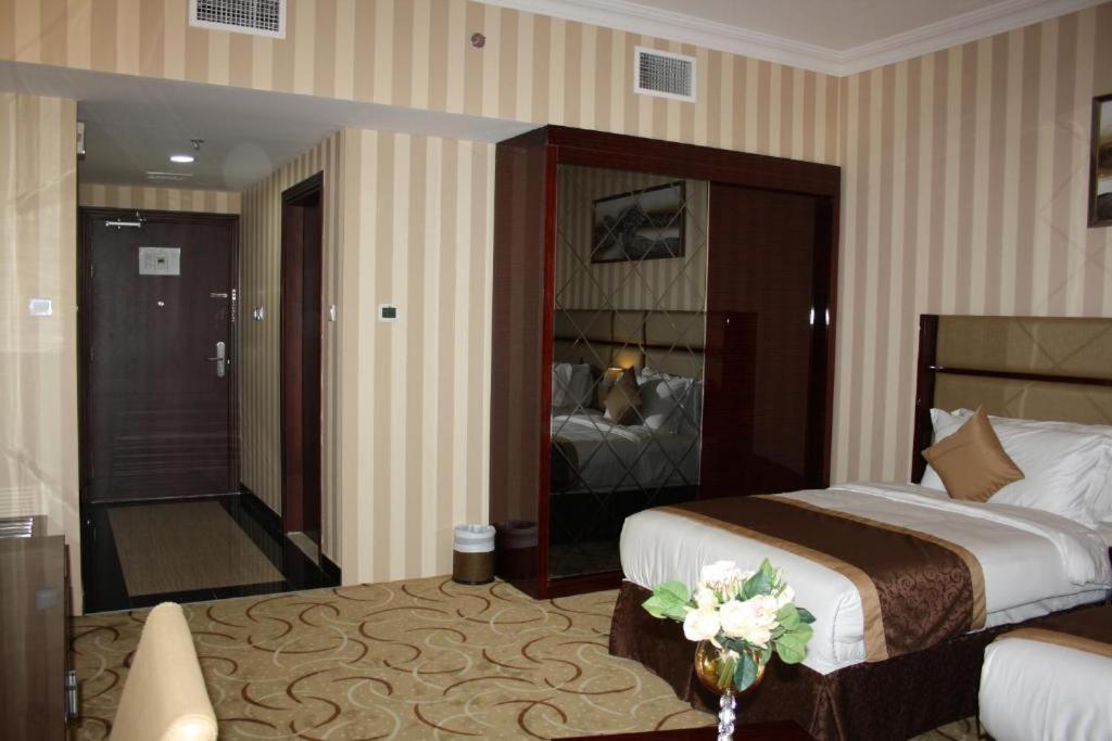 Al Azmi Hotel 115 Sharjah Luaran gambar