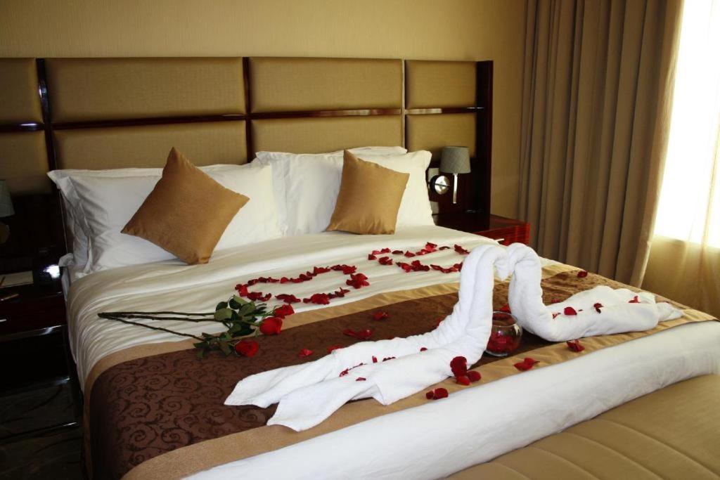 Al Azmi Hotel 115 Sharjah Luaran gambar