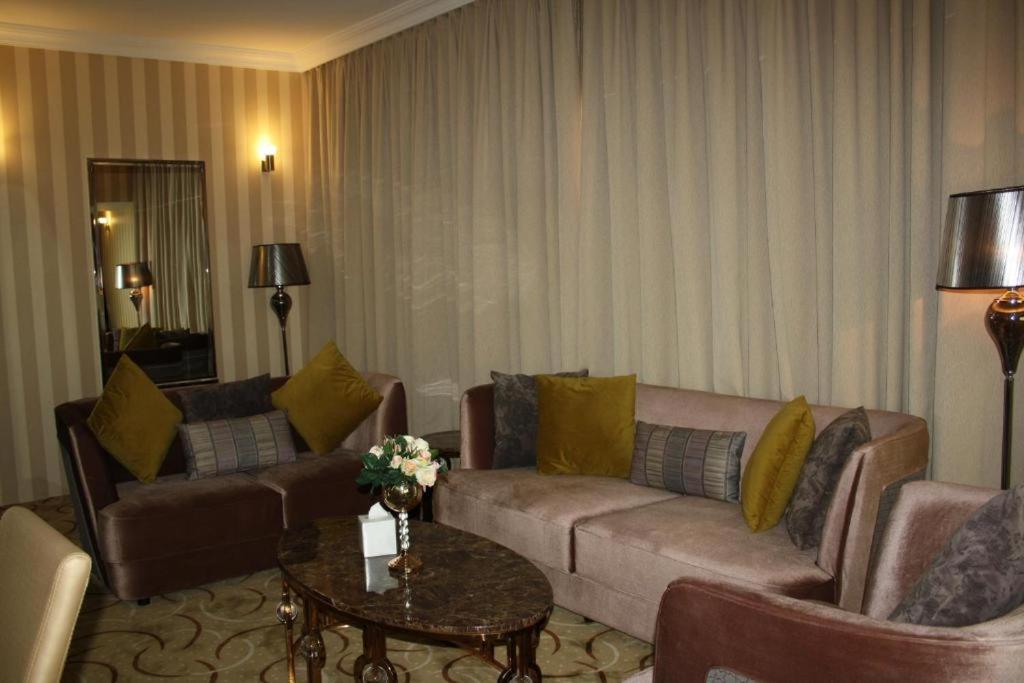 Al Azmi Hotel 115 Sharjah Luaran gambar