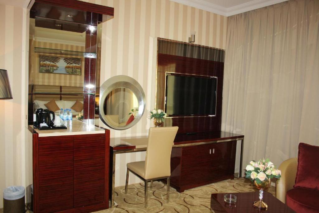 Al Azmi Hotel 115 Sharjah Luaran gambar