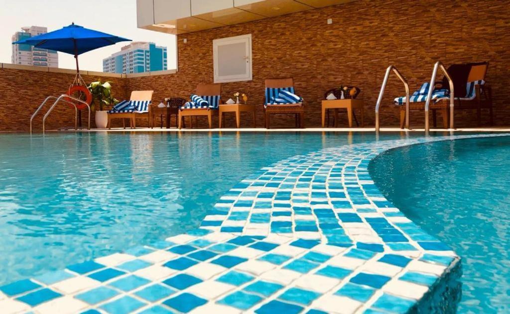 Al Azmi Hotel 115 Sharjah Luaran gambar