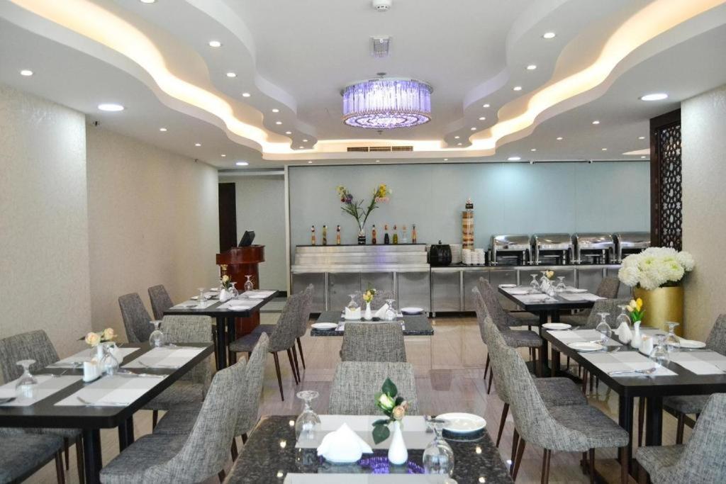 Al Azmi Hotel 115 Sharjah Luaran gambar